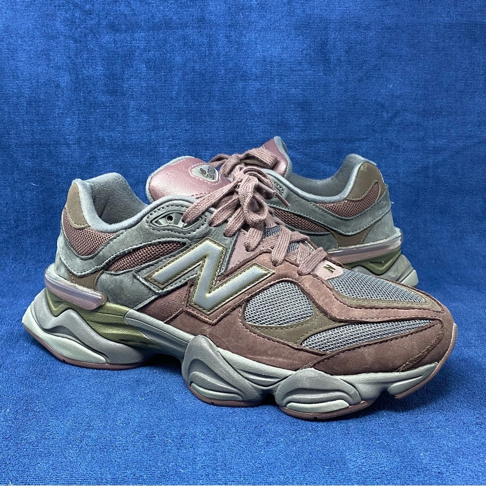 New balance 9060 “truffle” men’s casual Shoes size 9 US